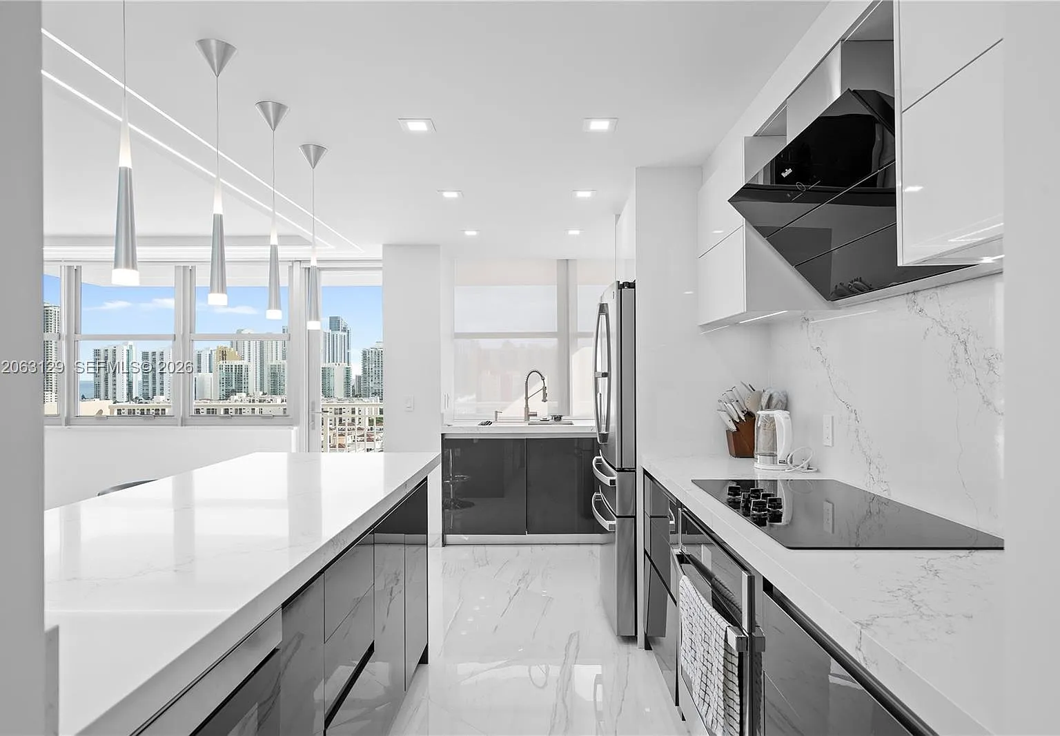 Winston Towers 100 Condo — Photo 3