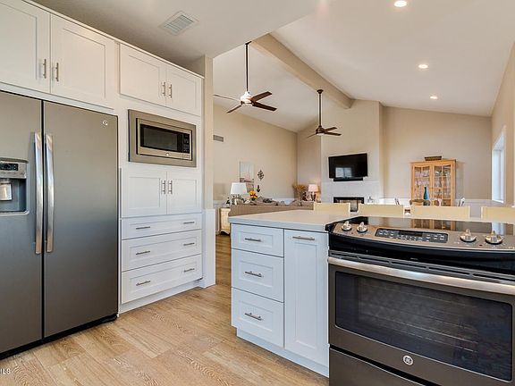3rd image of 5509 E Paradise Dr