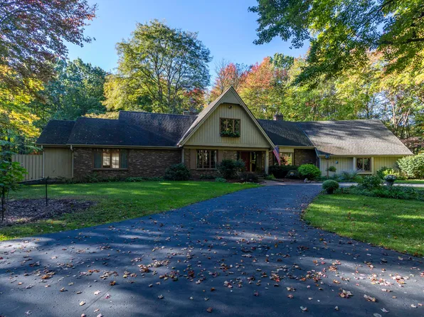 4825 Buttercup Ln, Okemos, MI 48864