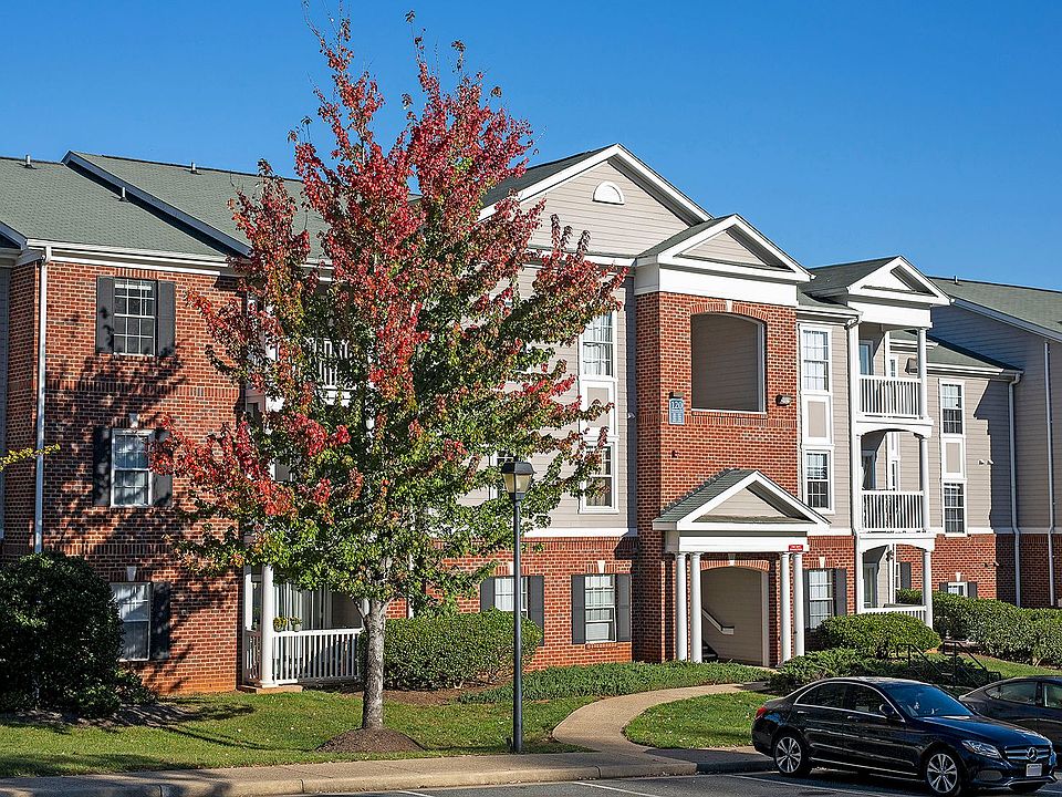 1st image of 120 Yellowstone Dr APT 301B