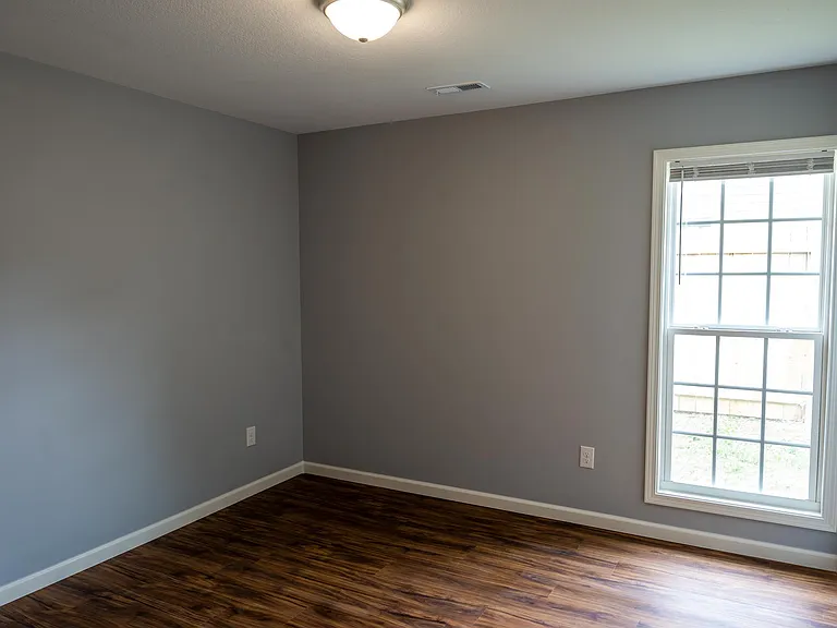 1423 Irwin Ave — Photo 11