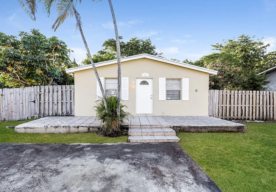 1800 SW 99th Ter