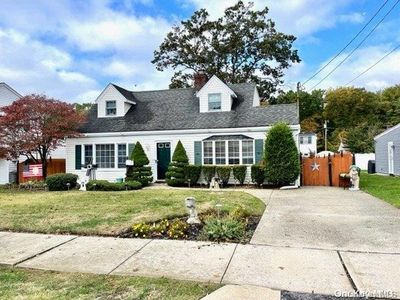 559 Seaford Avenue, Massapequa, NY, 11758