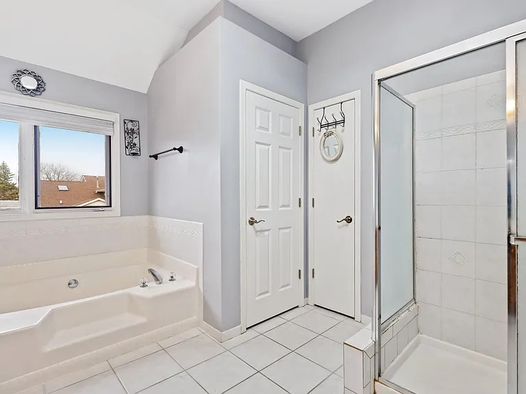 520 N Veterans Pkwy — Photo 24