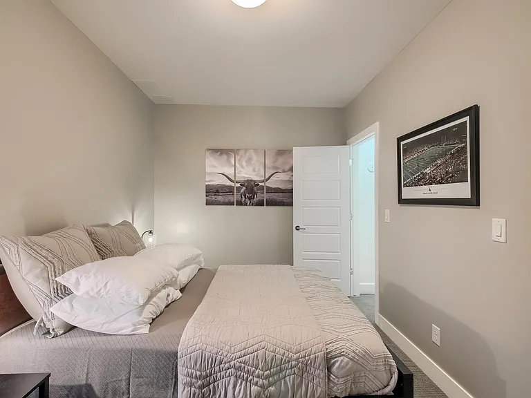 1448 S Pearl St — Photo 29