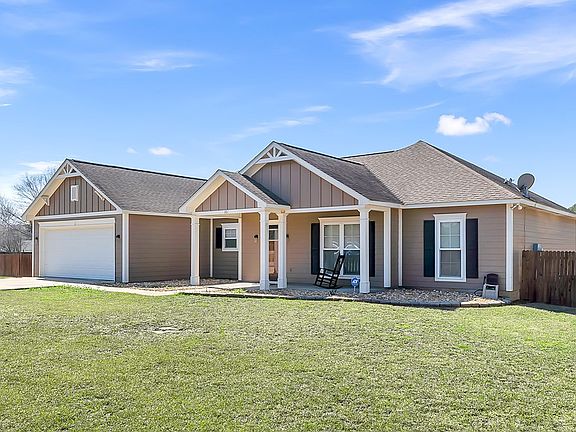3rd image of 101 Alder Dr