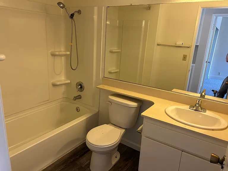 23022 Village Dr — Photo 7