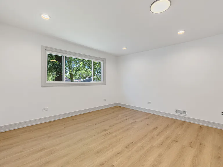 10205 S Yale Ave — Photo 21