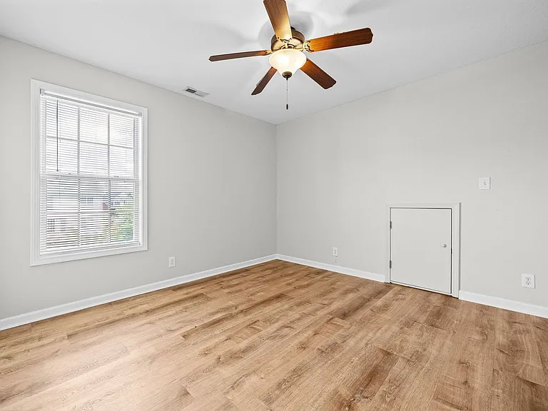 3569 Southwood Dr — Photo 30