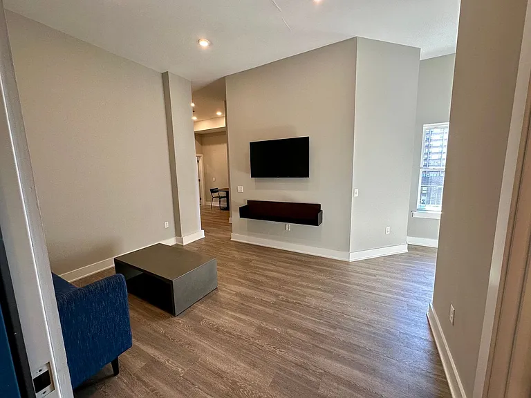 1310 N Broad St — Photo 3