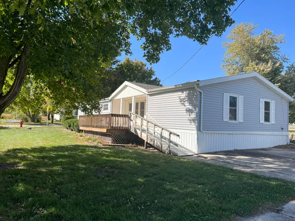 305 Center St, Cambridge, IA 50046