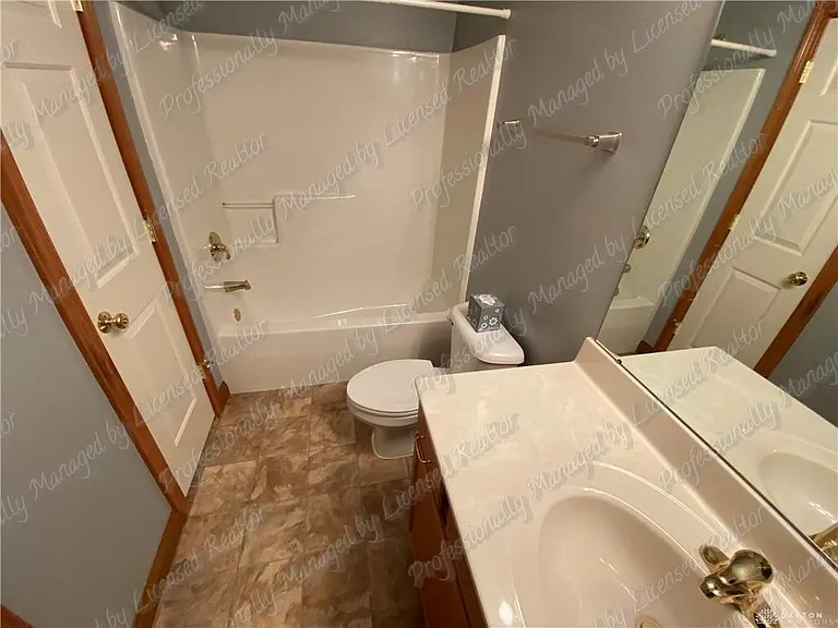 6353 Charlotte Ct — Photo 40