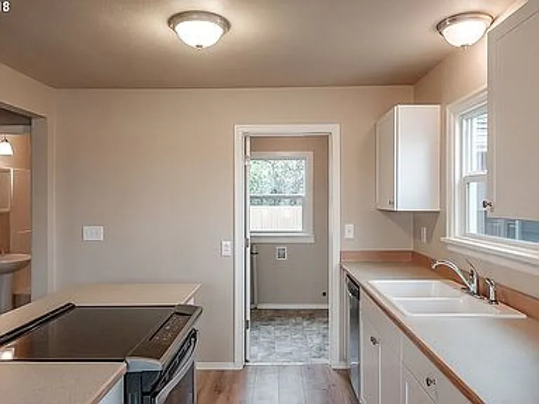 4105 Silverton Rd NE — Photo 8
