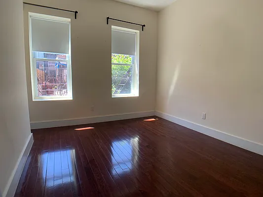 Rented by EXR | media 5