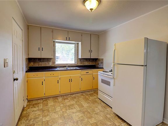 5th image of 2024 Maravilla Cir