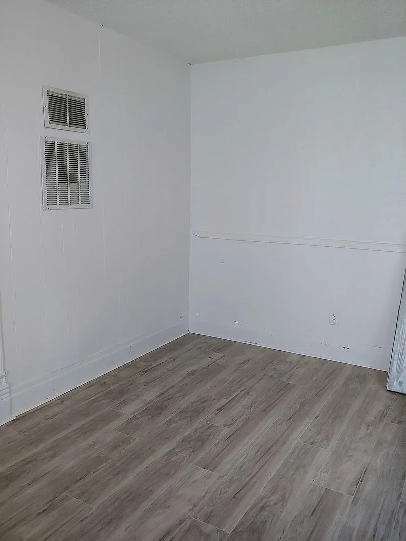 Adams 2658 — Photo 3