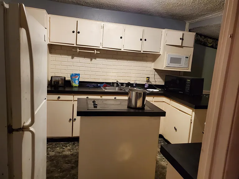 1853 Sandcroft Dr — Photo 7