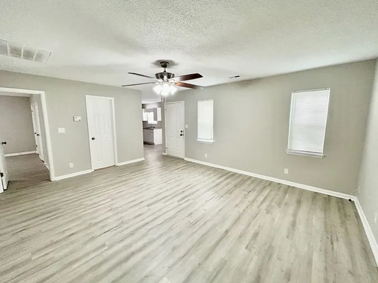 4304 Chalet Cir NW — Photo 4