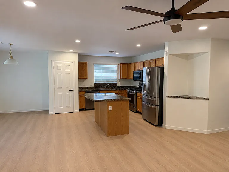 14104 W Shaw Butte Dr — Photo 4