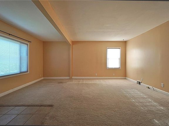 4th image of 421 Warner Ave