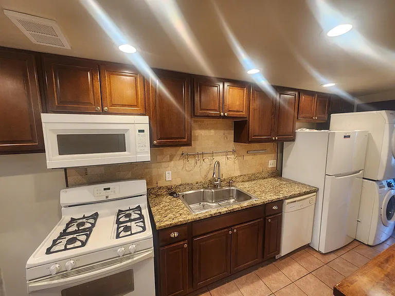 953 Randolph St NW #B — Photo 14