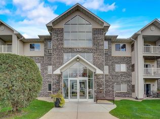 1321 Lake Dr Unit 111, Chanhassen, MN 55317