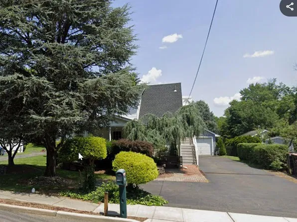 121 Grovers Mill Rd, Plainsboro, NJ 08536
