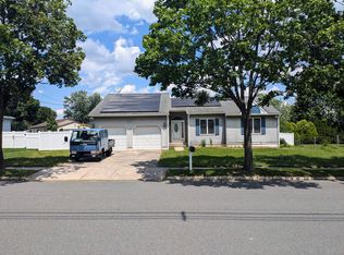 884 E 3rd St, Florence, NJ 08518