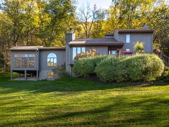 7030 Birchwood Dr, La Crescent, MN 55947