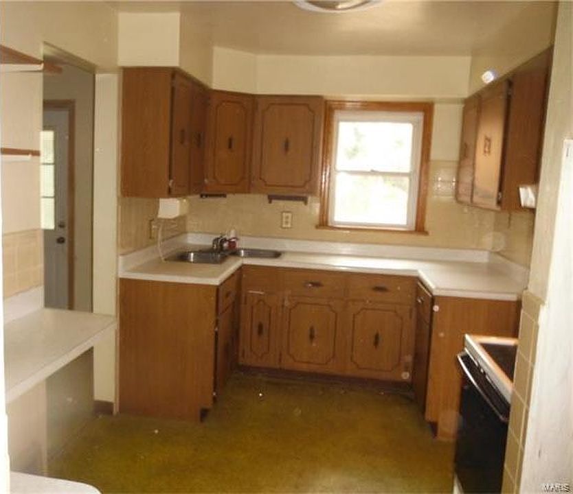 1st image of 345 S Marguerite Ave