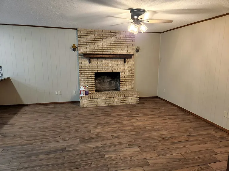 600 S Foster St — Photo 5