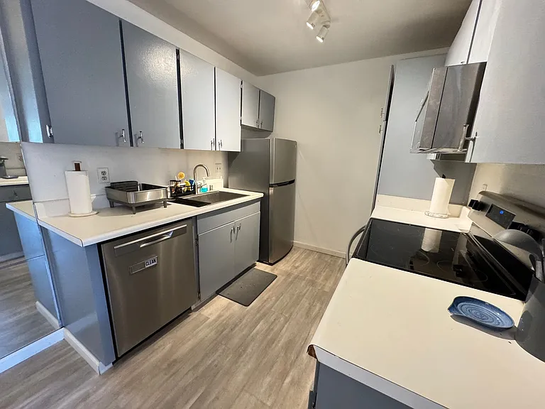 100 Kinross Dr #9 — Photo 8