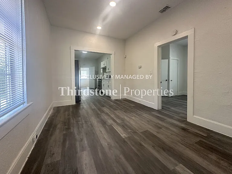 2125 Lambert St — Photo 4