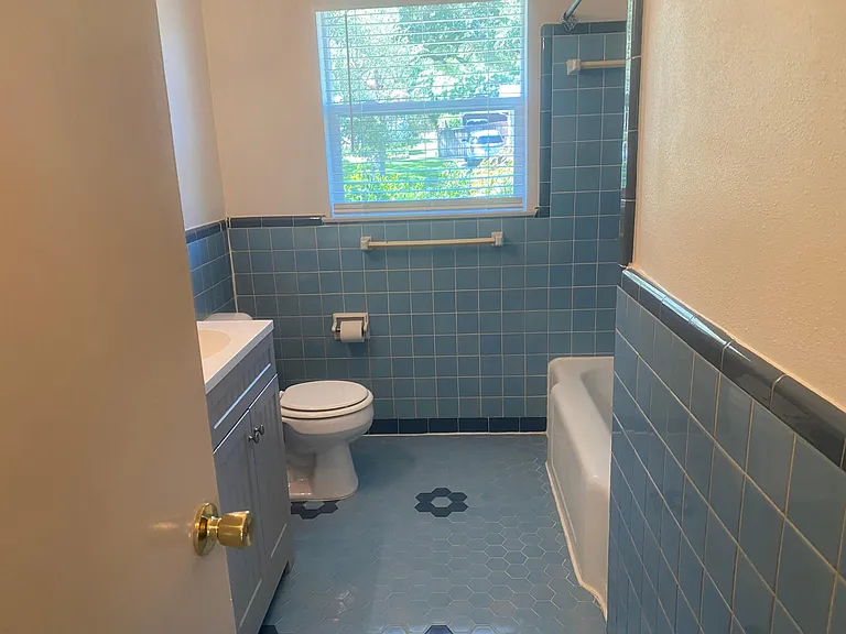1204 Wiltshire Ave — Photo 8