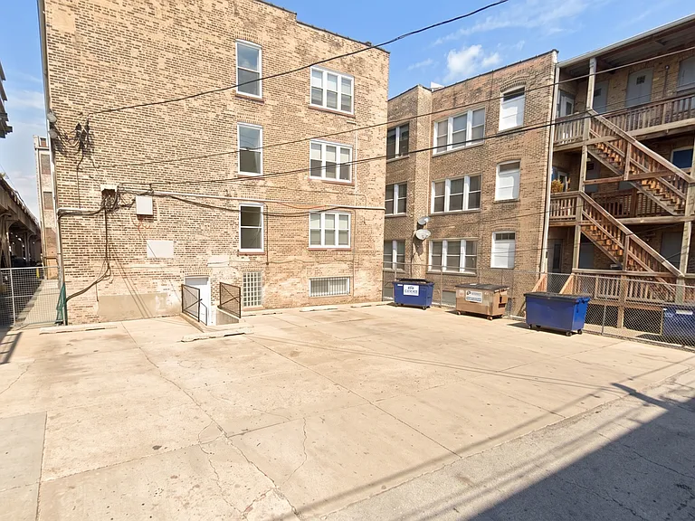 937 W Cornelia Ave #303 — Photo 12