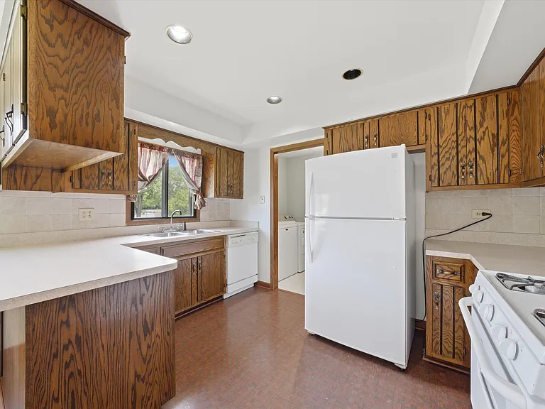 19444 Wolf Rd #4 — Photo 7