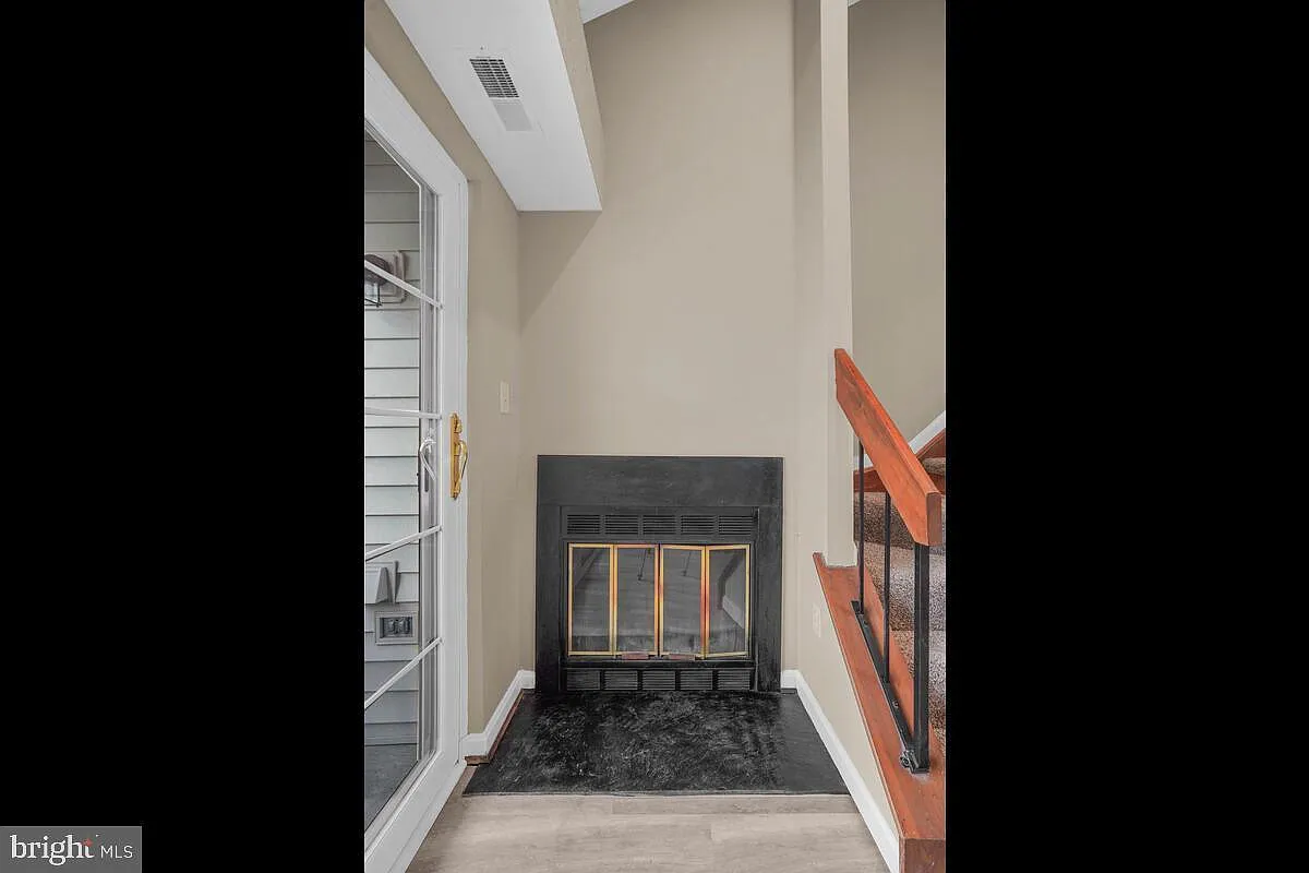 2 bed, 1.5 bath, 781 sqft, $2,400 — Photo 3