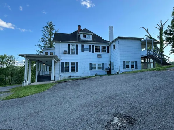 1906 Country Club Rd, Fairmont, WV 26554