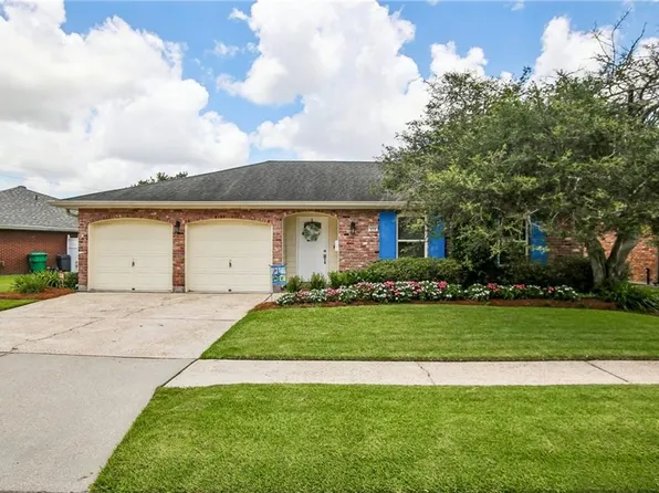 828 Honeysuckle St, Gretna, LA 70056