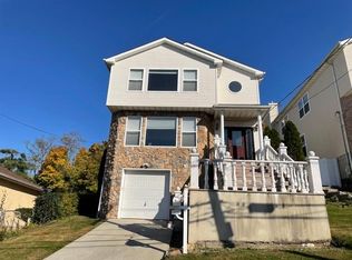 17A Pleasant Ave, Pt Washington, NY 11050