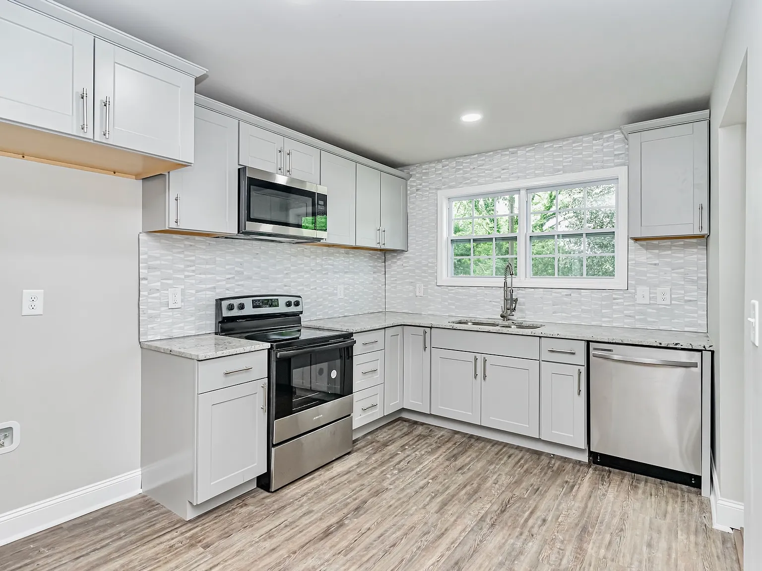 115 Sterling Street *1 - 1 — Photo 4