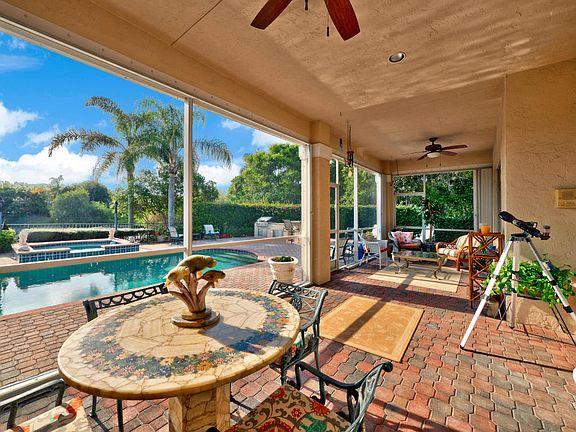 3rd image of 104 Village Clubhouse Cir