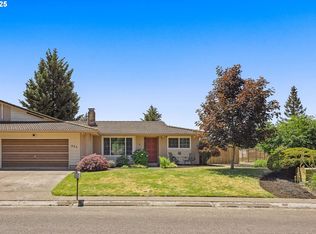 945 Meadowvale Ln, Woodburn, OR 97071