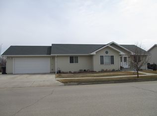 1105 Knoll St, Williston, ND 58801