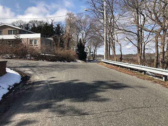 5th image of 16 Riviera Dr
