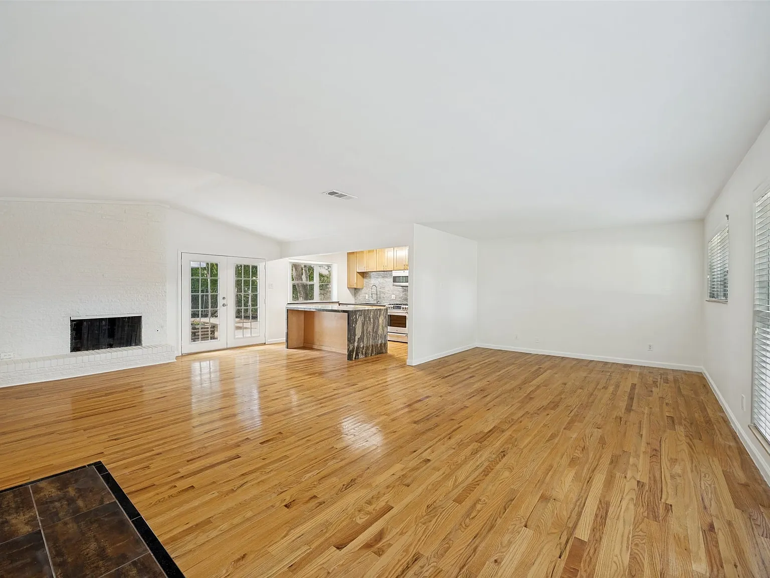 3 bed, 2.0 bath, 1494 sqft, $2,750 — Photo 4
