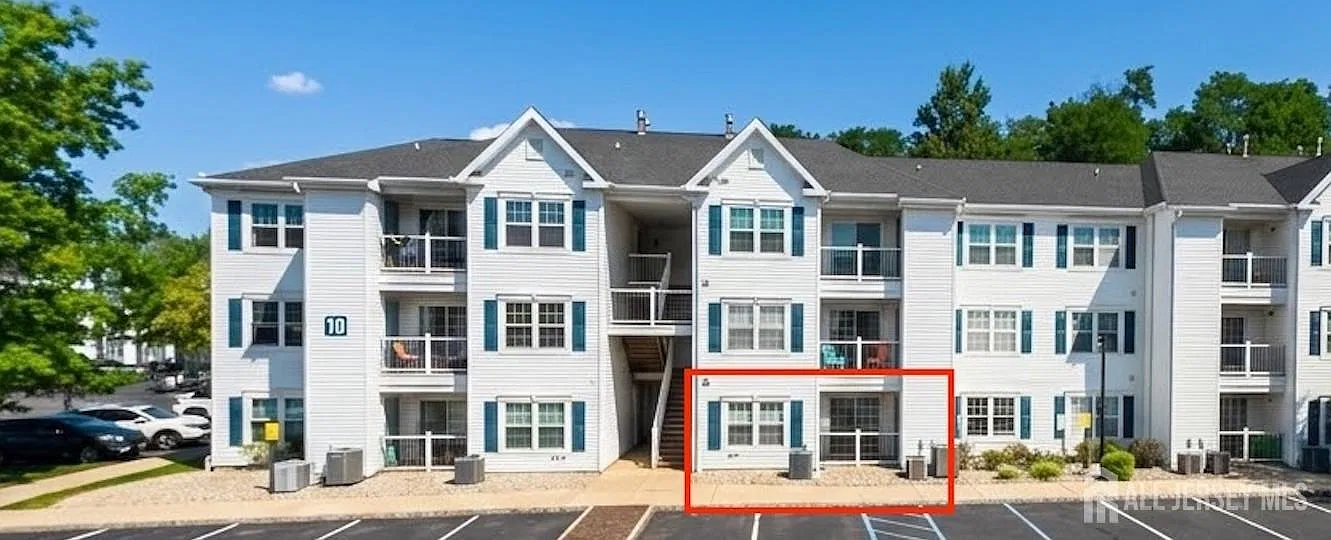 2 bed, 2.0 bath, 1034 sqft, $2,500 — Photo 1