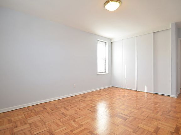 Drake House - Master Bedroom - G Line