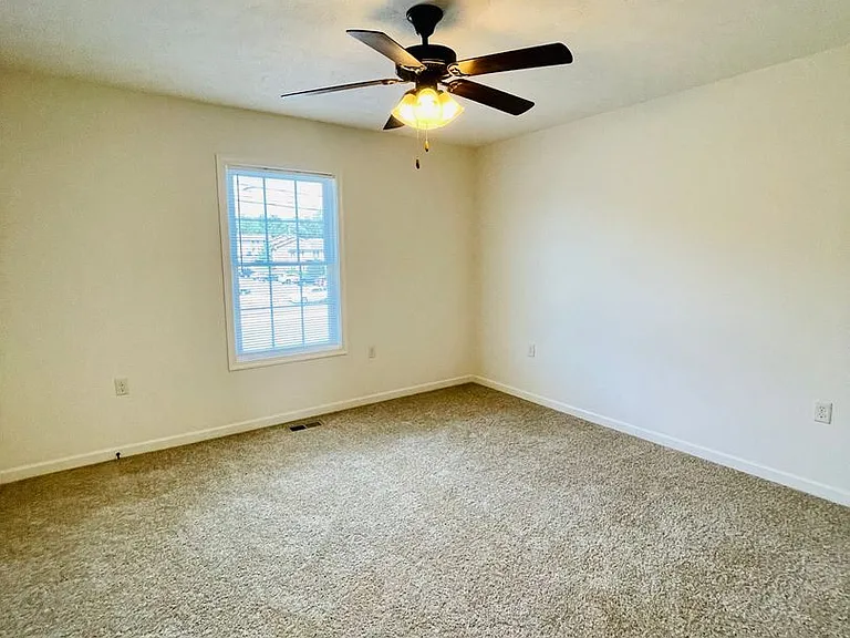1023 Wellington Dr — Photo 7