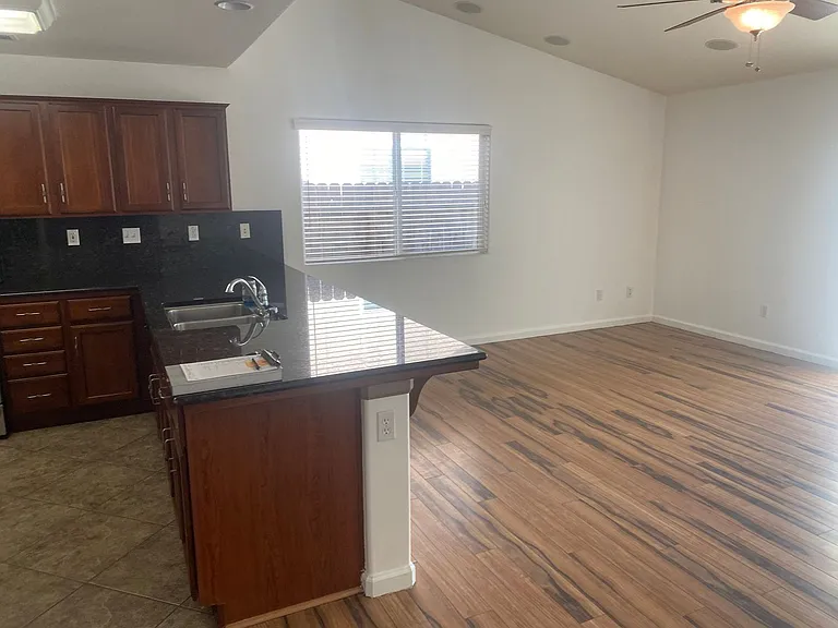 4335 E Murray Ave — Photo 3